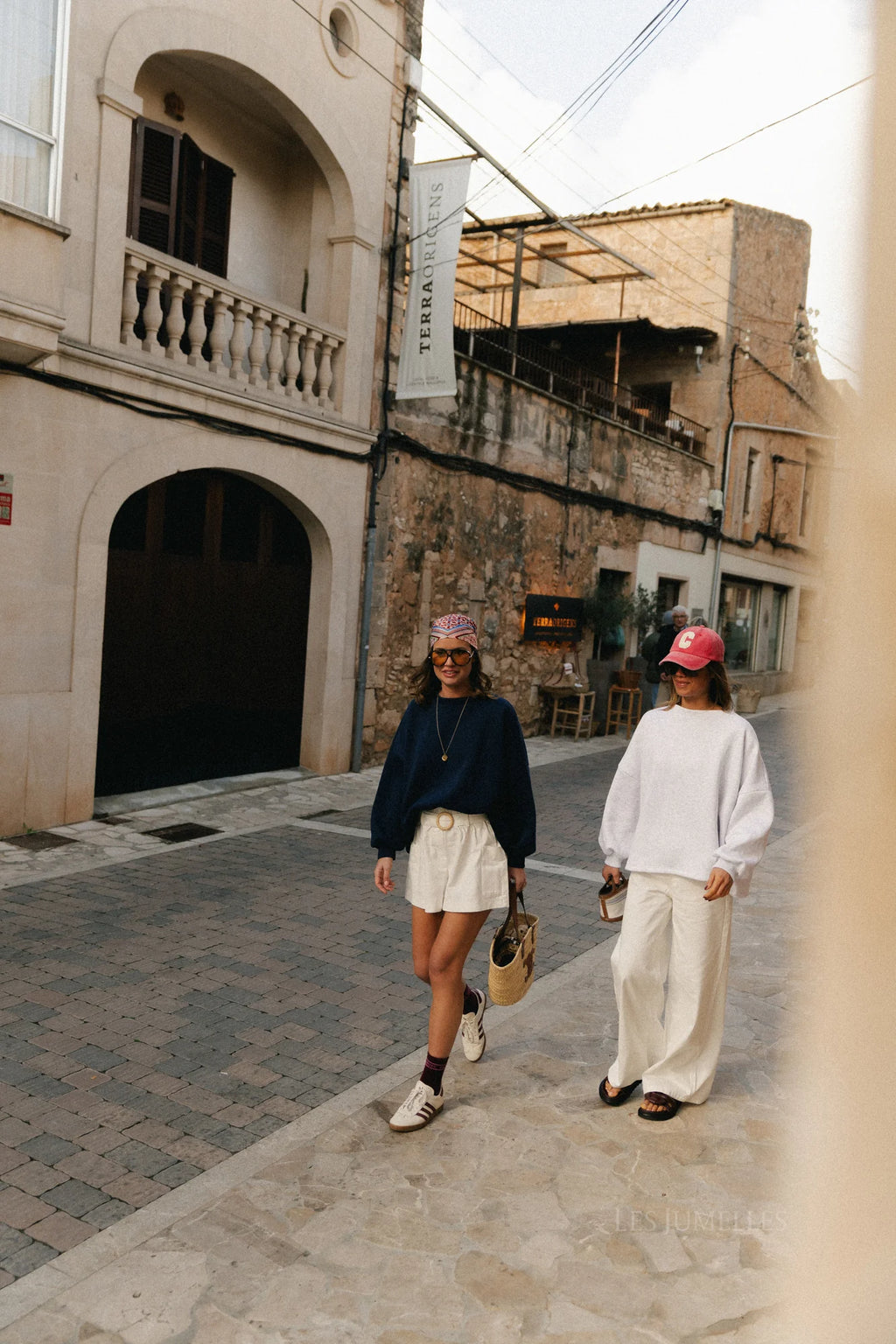 Embroidered 26 navy sweater - Les Jumelles