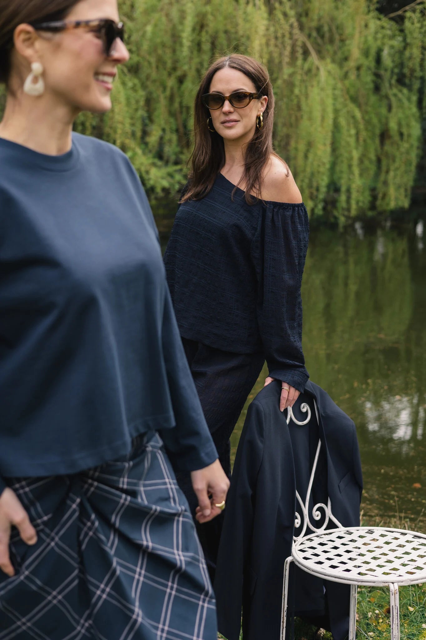 Sem off shoulder blouse dark navy - Les Soeurs