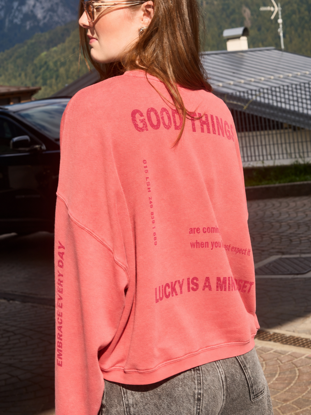 Emma artwork sweater coral - Les Soeurs