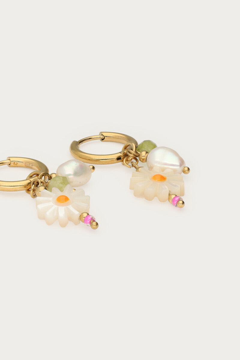 Oorringen met witte bloemen en zoetwaterparels - My Jewellery