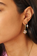 Stud met witte bloem en kralen - My Jewellery