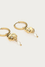 Oorringen met ranonkel bloem en zoetwaterparels - My Jewellery