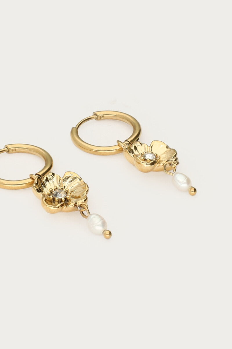 Oorringen met ranonkel bloem en zoetwaterparels - My Jewellery