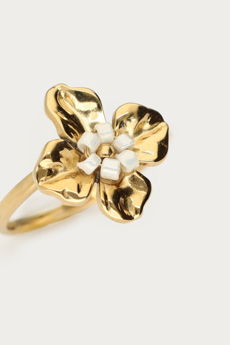 Ring met bloem en witte kralen - My Jewellery
