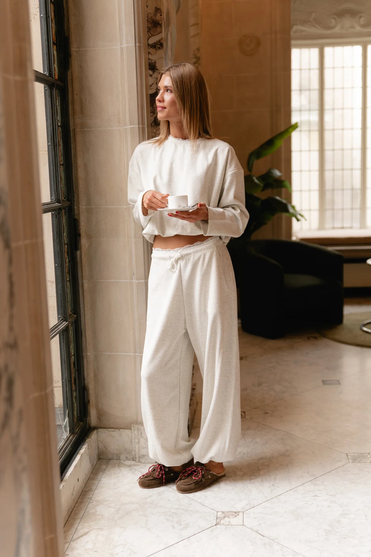 Everly lace trimmed sweatpants light grey melange - Les jumelles
